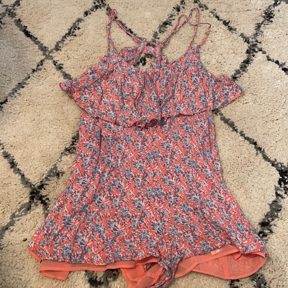 🌵🌺 4 for $20 🌵🌺 Floral Romper Size Medium